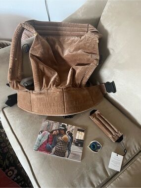 Brown Velvet Structured Carrier - Artipoppe